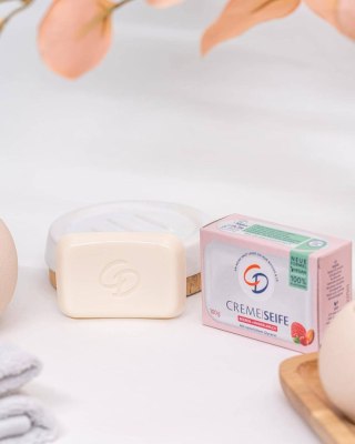 CD Beeren & Mandelmilch Mydło 100 g Lornamead GmbH